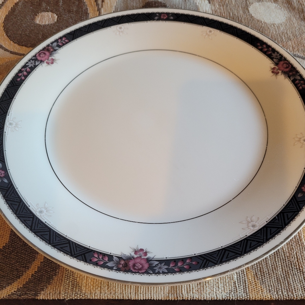 Noritake China ETIENNE..1 dinner plate